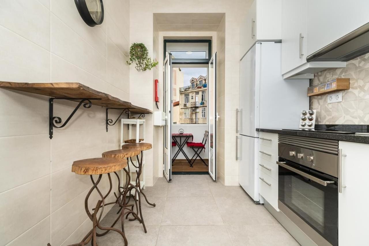 Exotic M2 R2 - Comfortable Classy Double Room With Shared Bath Lisbon Exterior photo